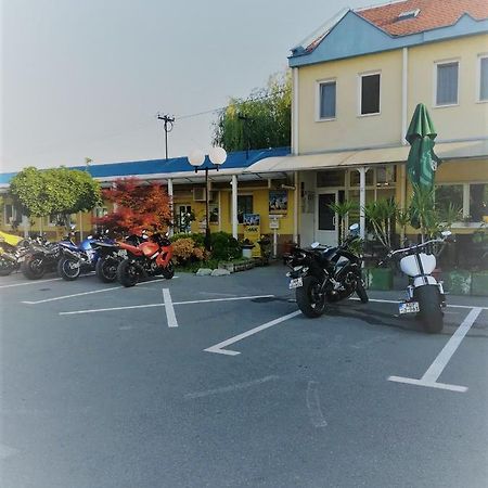 Moto Klub Brod Hotel Exterior photo